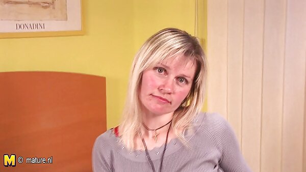 Заебаната бринета слатка и го ебаа избричениот вагинален јазик
