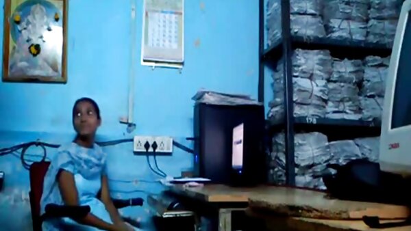 Хипнотизирачко сафично видео со лижење пичка одблиску