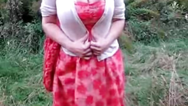 Две перверзни девојки обожаваат да се забавуваат во сексот со напалениот BBC