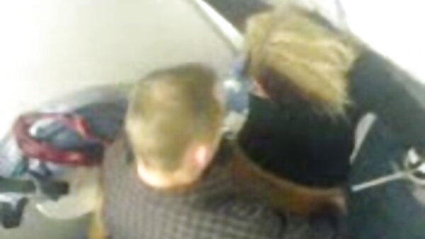 Атрактивната индиска бомба со прекрасно тело го цица курот
